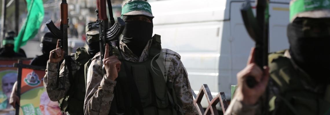 بالصور:القسام ينظم مسير عسكري على شرف ذكرى يوم الاسير الفلسطيني