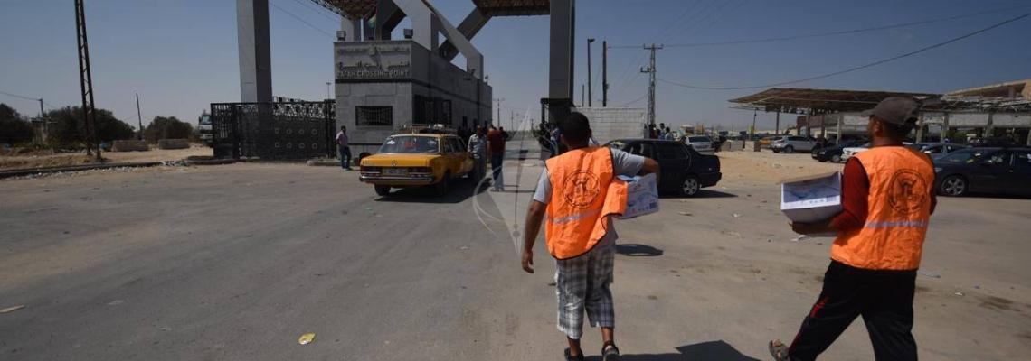 بالصور : تواصل حملة " سقيا الماء " التى تنظمها الجهاد من معبر رفح البرى