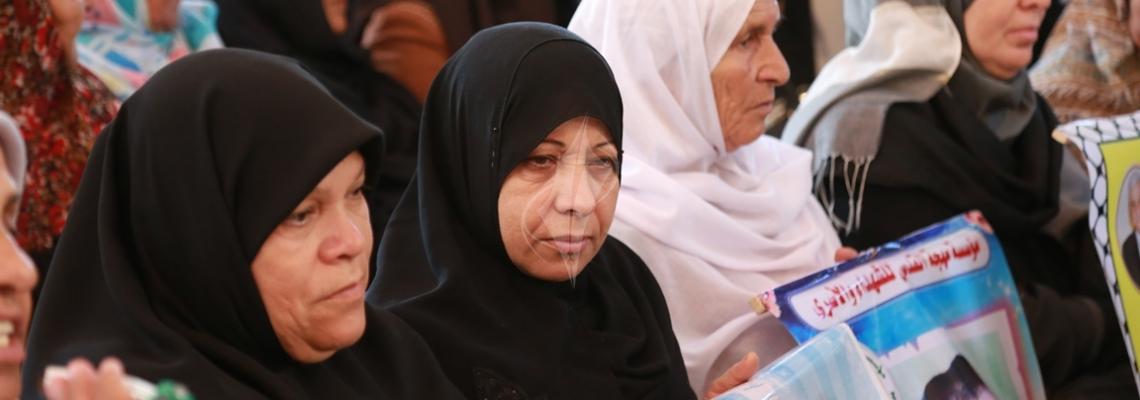 بالصور: اعتصام اهالى الاسرى امام مقر الصليب الاحمر بمدينة غزة
