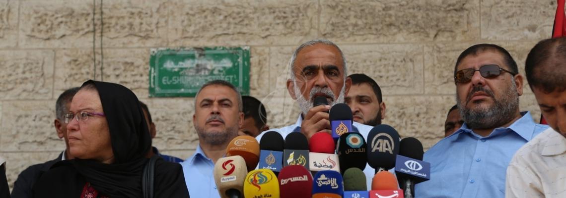 بالصور:مؤتمر صحفي في غزة بالتزامن مع الضفة للقوى الوطنية رفضاً للاعتداءات الإسرائيلية على الأسيرات قبالة مقر الصليب الأحمر