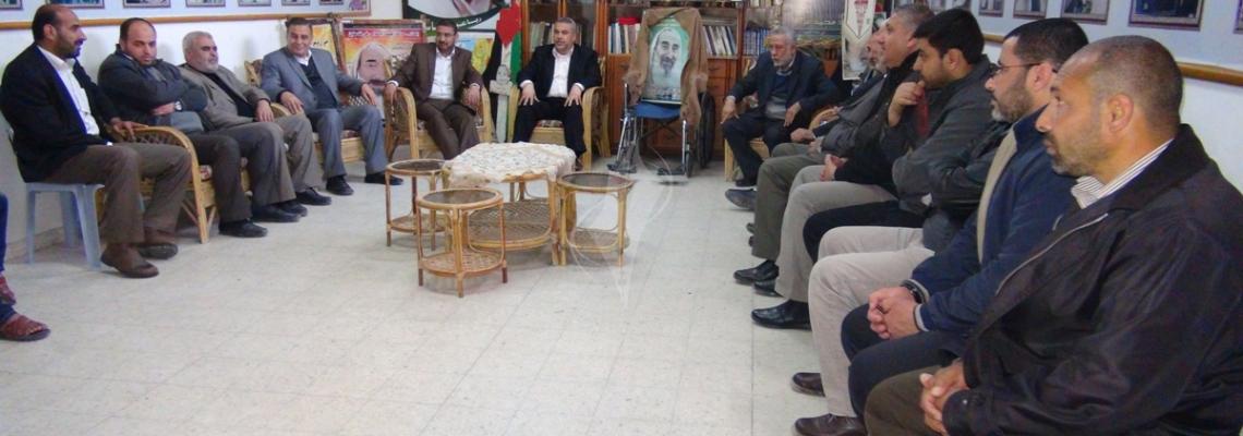 بالصور..وفد من الجهاد يزور منزل الشيخ أحمد ياسين في ذكرى استشهاده