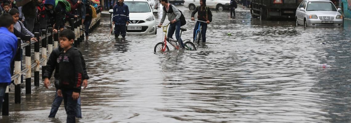 بالصور:أمطار الخير تتساقط على محافظات قطاع غزة