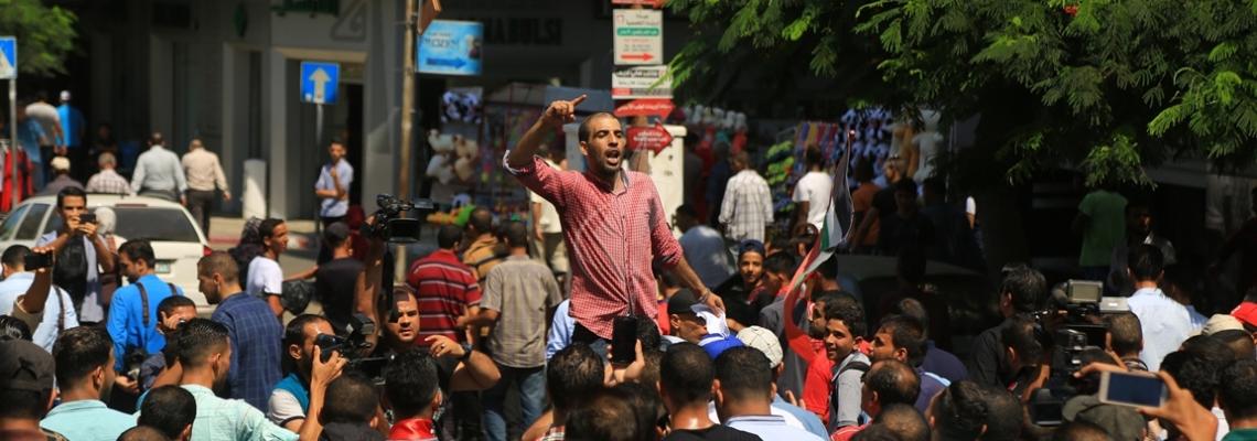 بالصور:الشعبية تنظم مسيرة فى  الذكرى الـ16 لاستشهاد امينها العام أبو علي مصطفى