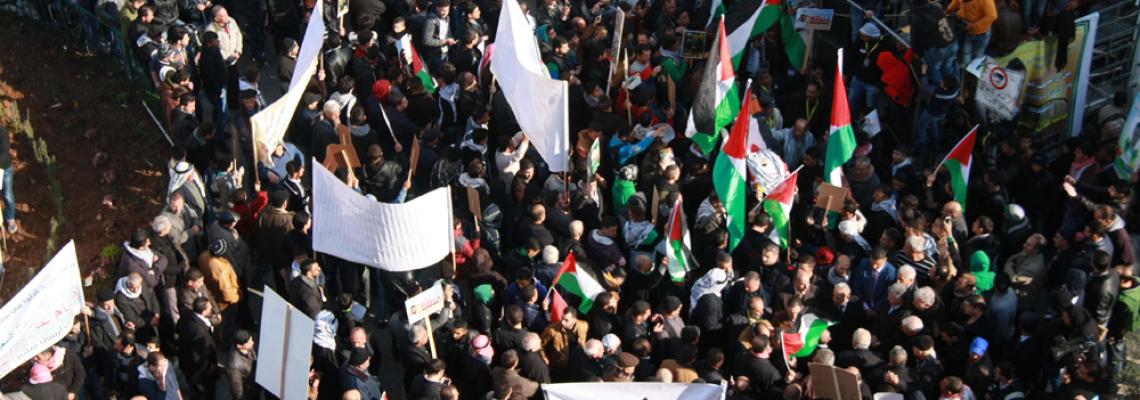 بالصور:مسيرة حاشدة فى مدينة الخليل للمطالبة بجثامين الشهداء المحتجزة لدى الاحتلال. تصوير سمر بدر