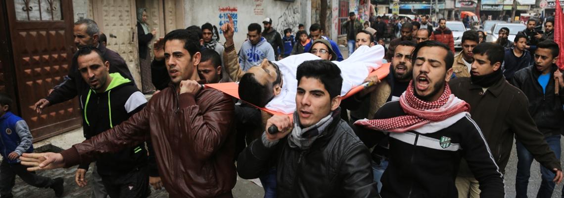 بالصور:جنازة الشهيد "محمد أنور الأقرع (38 عاماً) من سكان مدينة غزة