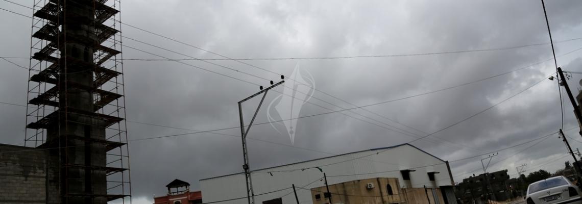 بالصور:المنخفض الجوي يغرق معظم شوارع غزة