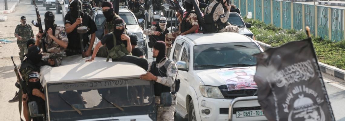بالصور:كتائب الناصر صلاح الدين تنظم عرضاً عسكرياً في الذكرى الـ17 على انطلاقتها