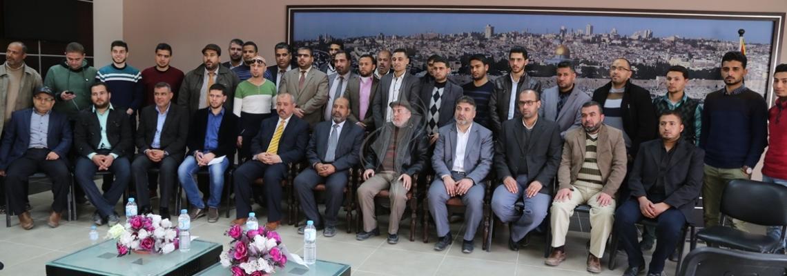 بالصور:نظمها الإعلامي الحكومي.. جولة للصحفيين على معبر كرم أبو سالم ومؤسسات اقتصادية
