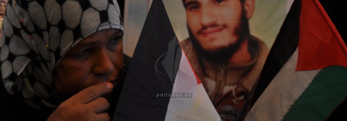 اعتصام اهالى الاسرى امام الصليب الاحمر بمدينة غزة