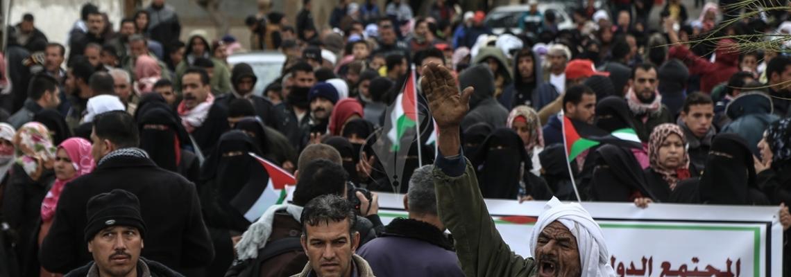 بالصور:صيادون ومزارعون ينظمون مسيرة للمطالبة برفع الحصار المستمر منذ 10 سنوات