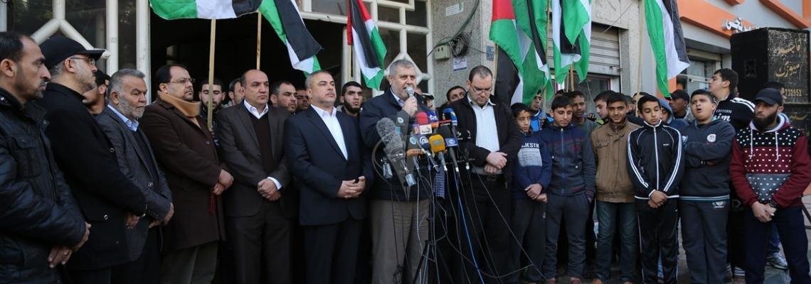 بالصور : وقفة مشتركة بين حركتى الجهاد وحماس اسناداً لإنتفاضة القدس والمطالبة برفع الحصار عن غزة