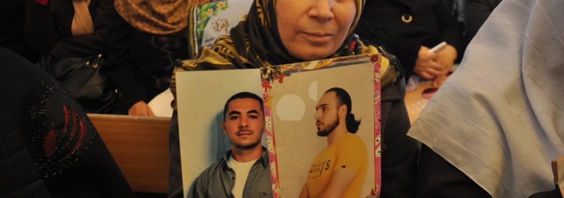 أعتصام اهالى الاسرى امام الصليب الاحمر بمدينة غزة