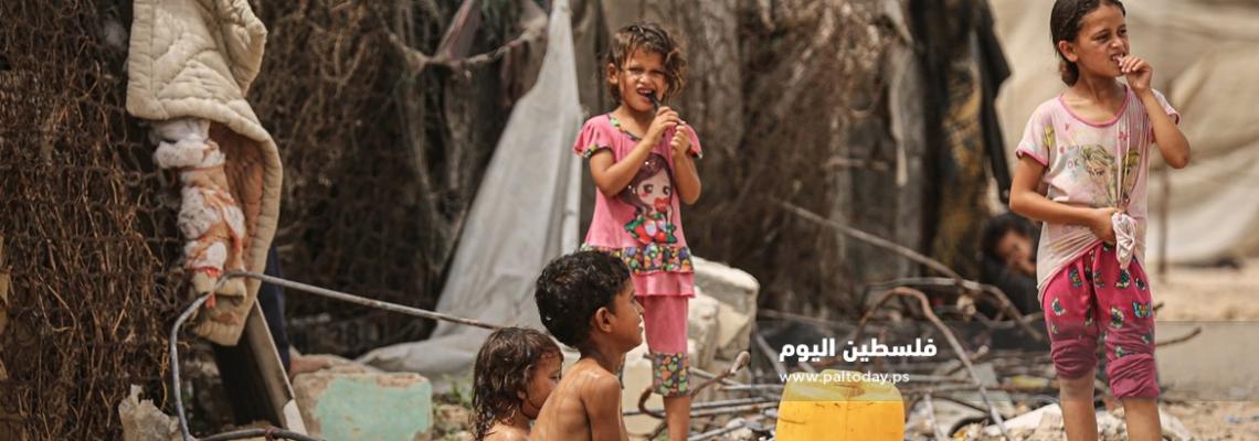 مقاومة ارتفاع درجات الحرارة بالماء في بيوت الفقراء فى قطاع غزة