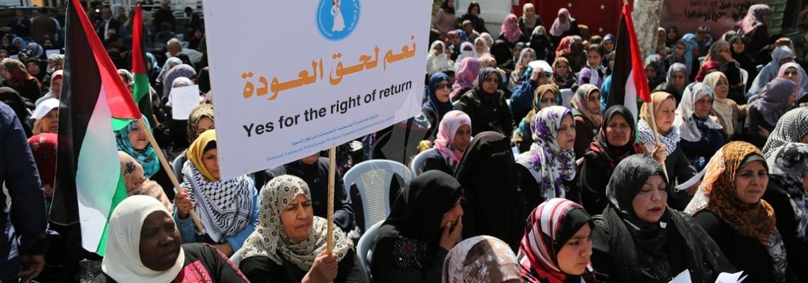 بالصور:مسيرة نسائية أمام مقر الصليب الأحمر عشية ذكرى الثامن من آذار