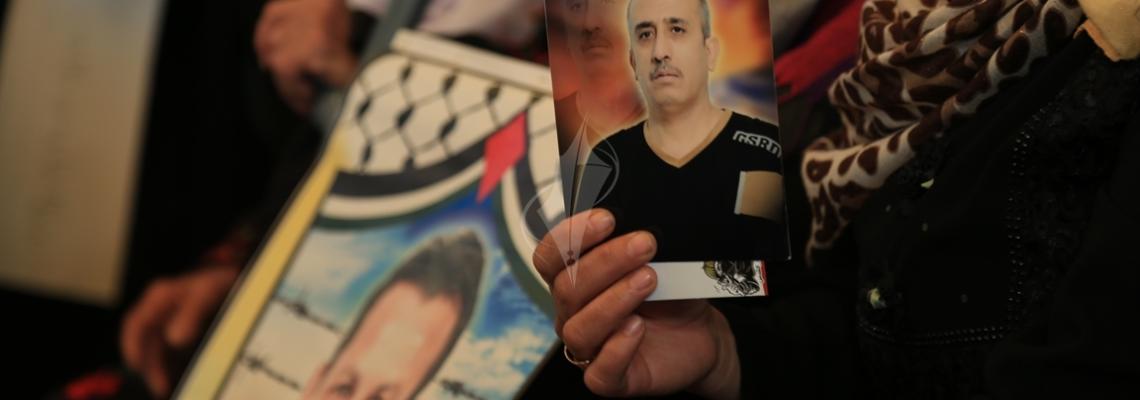 بالصور: اعتصام اهالى الاسرى امام الصليب الاحمر بمدينة غزة