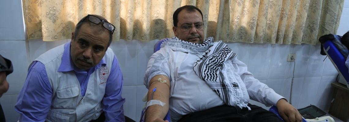 بالصور:قيادة الفصائل بغزة تنظم حملة تبرع بالدم لجرحى الانتفاضة