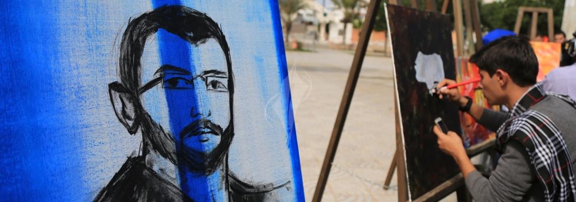 بالصور: تحت رعاية وزارة الثقافة وبالشراكة مع مركز رواسي فلسطين ومنتدى الإعلاميين الفلسطينيين ينظمون وقفة تضامن مع الصحفي القيق بعنوان كلنا معك