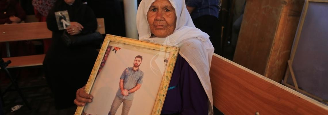 بالصور:اعتصام اهالى الاسرى امام الصليب الاحمر بمدينة غزة