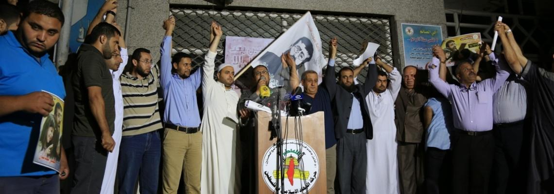 بالصور:الجهاد تنظم وقفة امام برج شوا وحصرى احتفالا بانتصار الشيخ خضر عدنان
