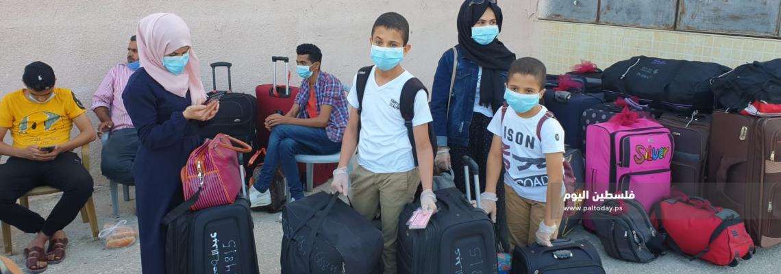 بدء مغادرة المسافرين عبر معبر رفح في أول أيام فتحه استثنائياً