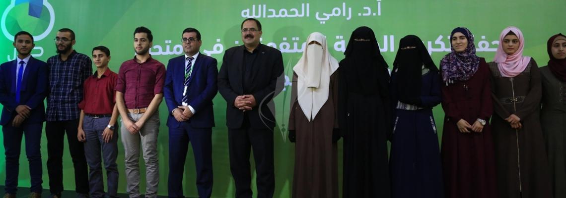 بالصور:تكريم شركة جوال لأوائل الثانوية العامة بغزة بحضور وزير التربية والتعليم د. صبري صيدم
