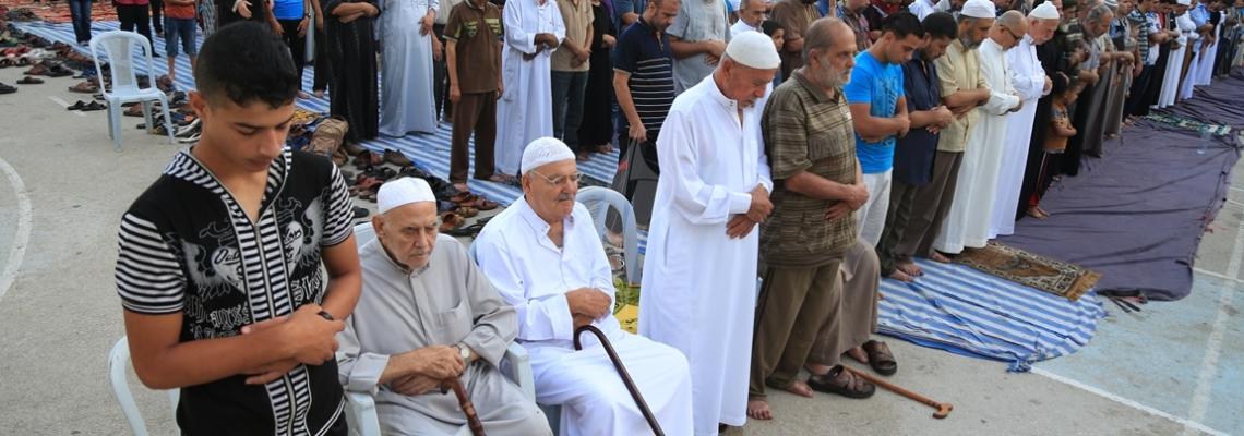 بالصور:حركة الجهاد الإسلامي وأسرة مسجد القزمري تقيم صلاة العيد بالعراء في نادي الشجاعية