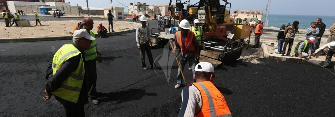 استمرار رصف شوارع متفرقة في مدينة غزة