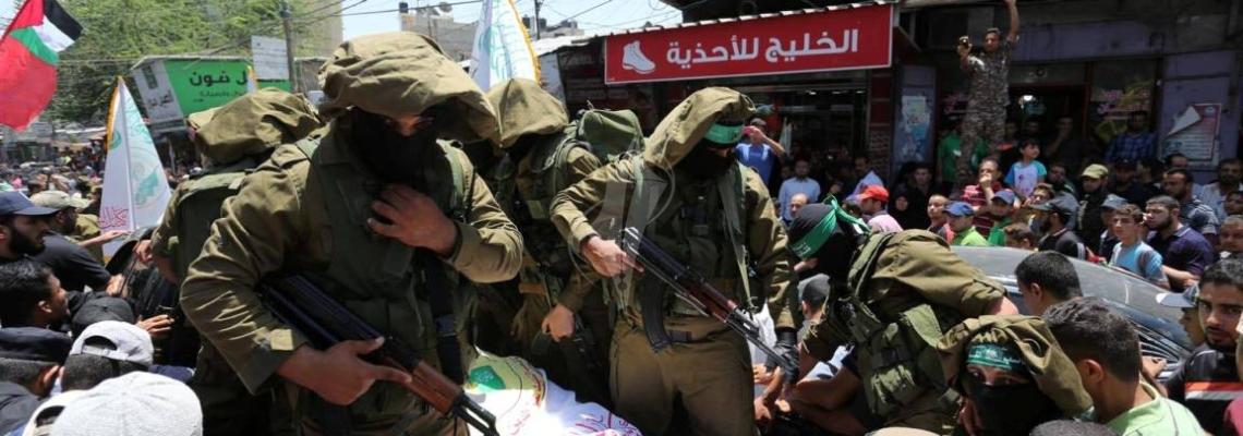 بالصور:القسام يشيّع أحد قادته في مدينة رفح جنوب قطاع غزة