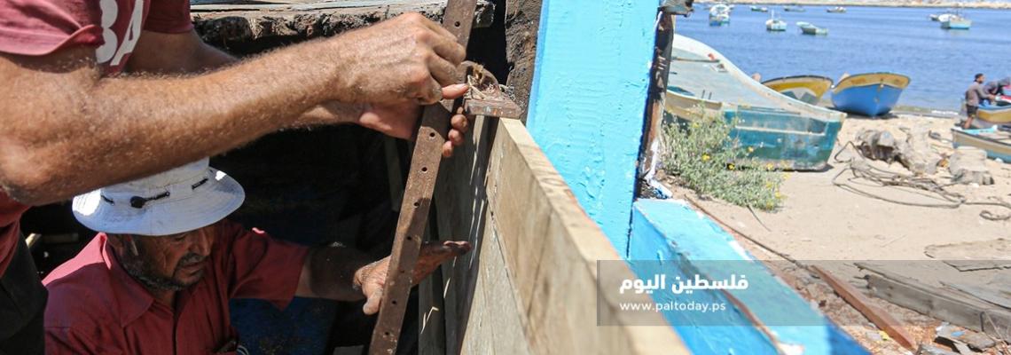 آخر صانعي مراكب الصيد في غزة يستعيد رائحة الخشب من الزمن الجميل!