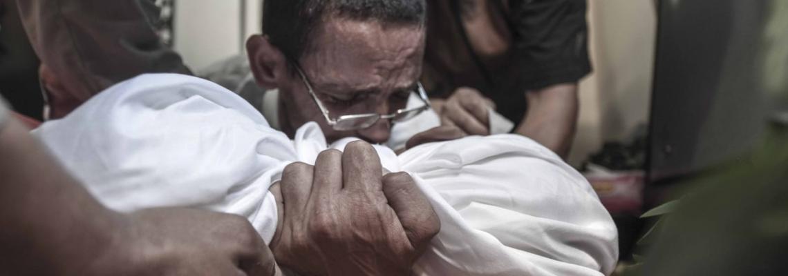 جماهير غفيرة تشيع جثامين شهداء مسيرة العودة بغزة