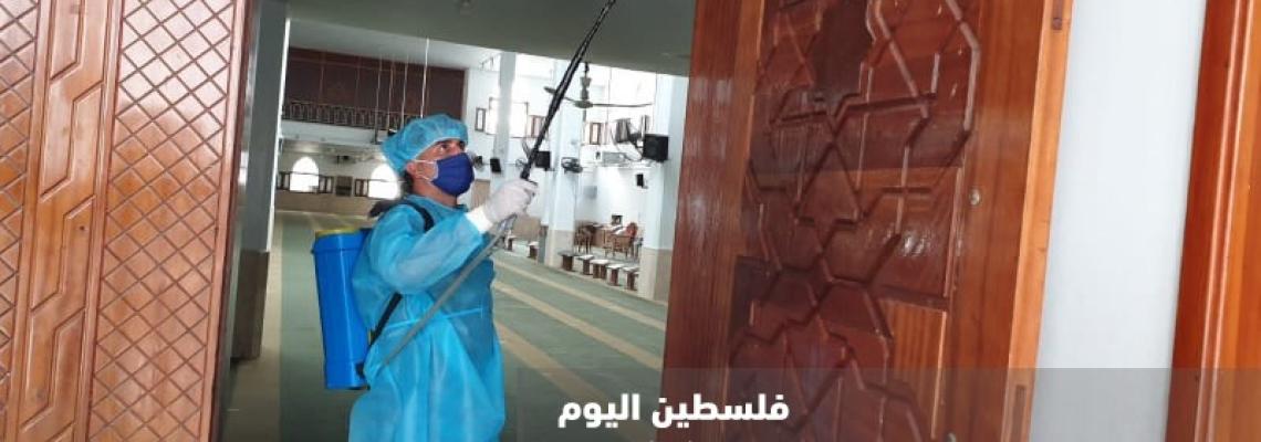حملة تعقيم بمساجد خان يونس استعدادا للسماح بأداء الصلاة ضمن إجراءات الوقاية