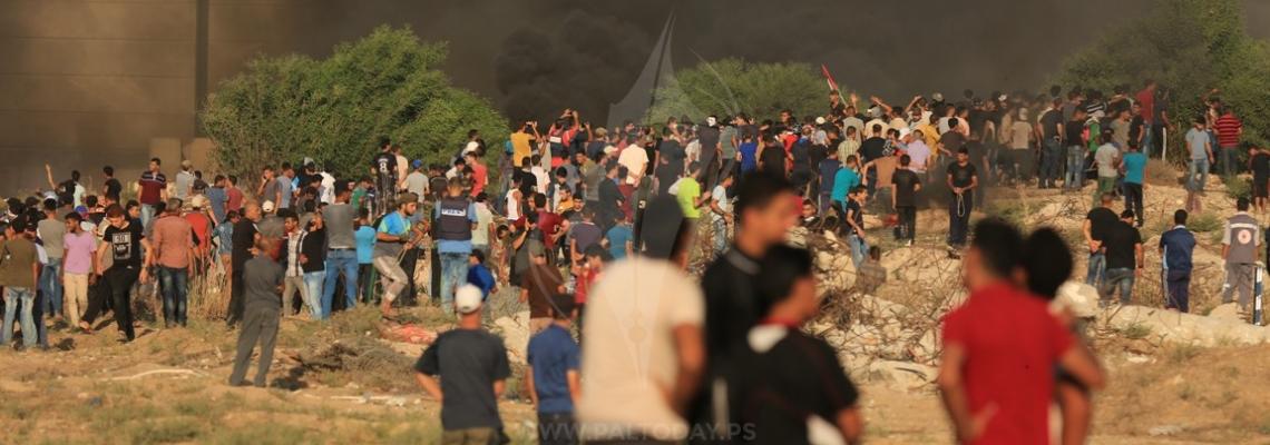 مواجهات بين الشبان و قوات الاحتلال عند حدود غزة في جمعة لن تمر المؤامرة على حقوق اللاجئين