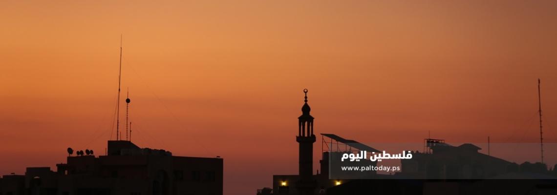 غزة:شروق الشمس  مع بداية صباح يوم الجمعة