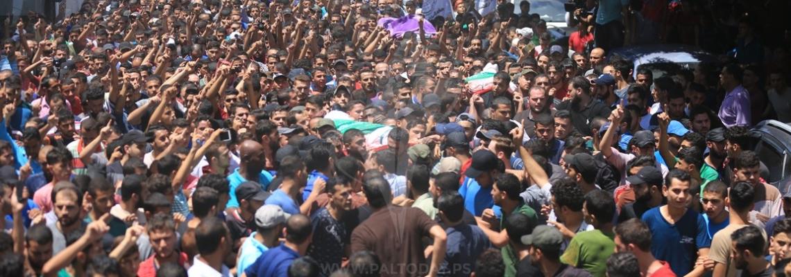جماهير شمال قطاع غزة تُشيَّع جثماني شهيدي القسام ظهر اليوم