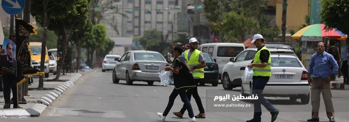 مجاهدو الجهاد الإسلامي يوزعون المياة على المارة والسائقين في ظل موجة الحر ضمن حملة "#سقيا_الخير "