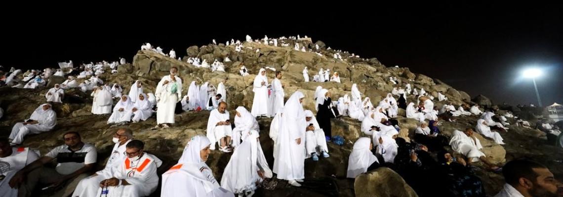 المشاهد الأولى لصعود حجاج بيت الله الحرام لصعيد عرفات فجر اليوم