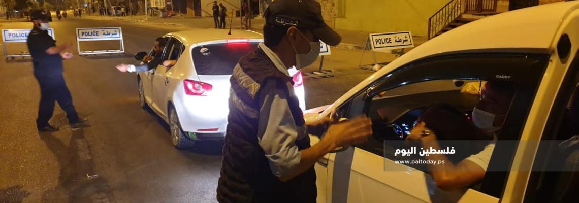 تشديد إجراءات منع التجول واحتجاز عشرات المواطنين المخالفين بقطاع غزة