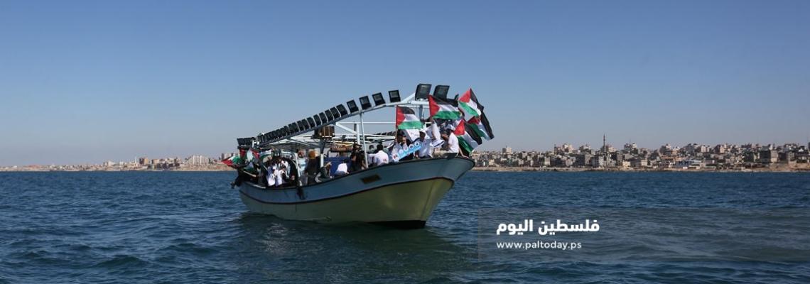 مؤسسة ابداع تنظم مؤتمرًا صحفيًا داخل البحر عن واقع الشباب في ظل الحصار