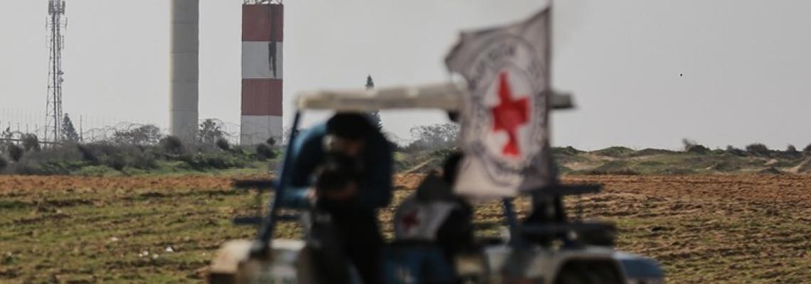 مزارعون غزيون يتمكنون من الوصول إلى أراضيهم شرق القطاع  بمساعدة الصليب الأحمر