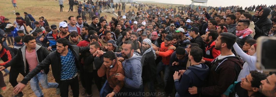 مئات الآلاف من الفلسطينيين يشاركون في مسيرة العودة على حدود قطاع غزة
