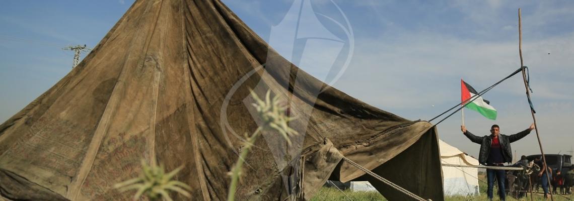 نصب "خيام العودة" على حدود قطاع غزة استعداداً للمسيرة الكبرى