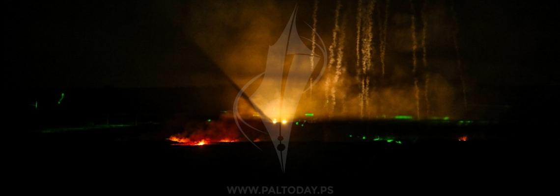 صور مواجهات وحدةالإرباك الليلى مع جنود الاحتلال قرب الحدود الشرقية لقطاع غزة