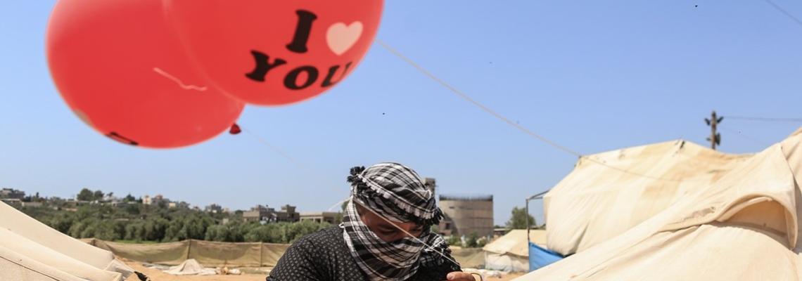 وحدة الطائرات الورقية الحارقة بمخيم العودة وسط قطاع غزة