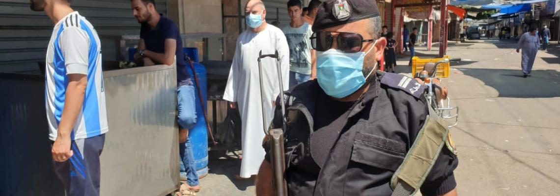 الشرطة تضع قيود للحفاظ على سلامة المواطنين في أثناء الشراء من المخابز