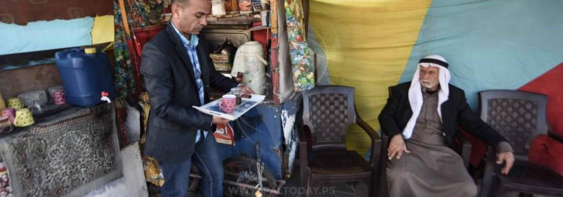 هانى السالمي كاتب وروائي فلسطيني . يفتتح بسطة للقهوة 