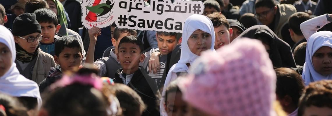 أطفال غزة يطالبون العالم بإنقاذ حياتهم بعد تفاقم الأزمات والحصار