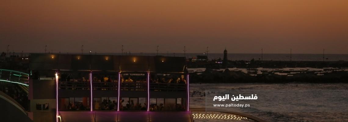 منظر خلاب مع غروب الشمس غرب غزة