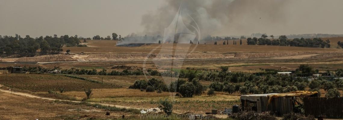 حريق كبير قرب موقع إسرائيلي شرق جحر الديك بفعل طائرة ورقية حارقة أطلقها فلسطينيون