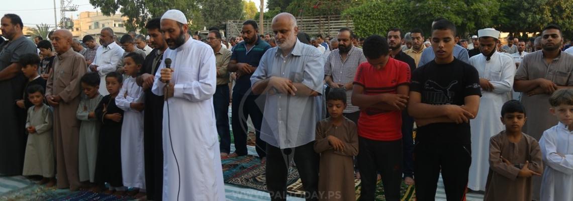الجهاد الإسلامي تؤدي صلاة العيد في العراء بمحافظات قطاع غزة