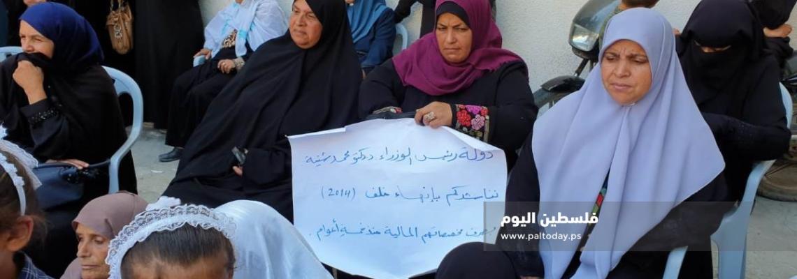 غزة..اعتصام اهالى الشهداء المقطوعة رواتبهم